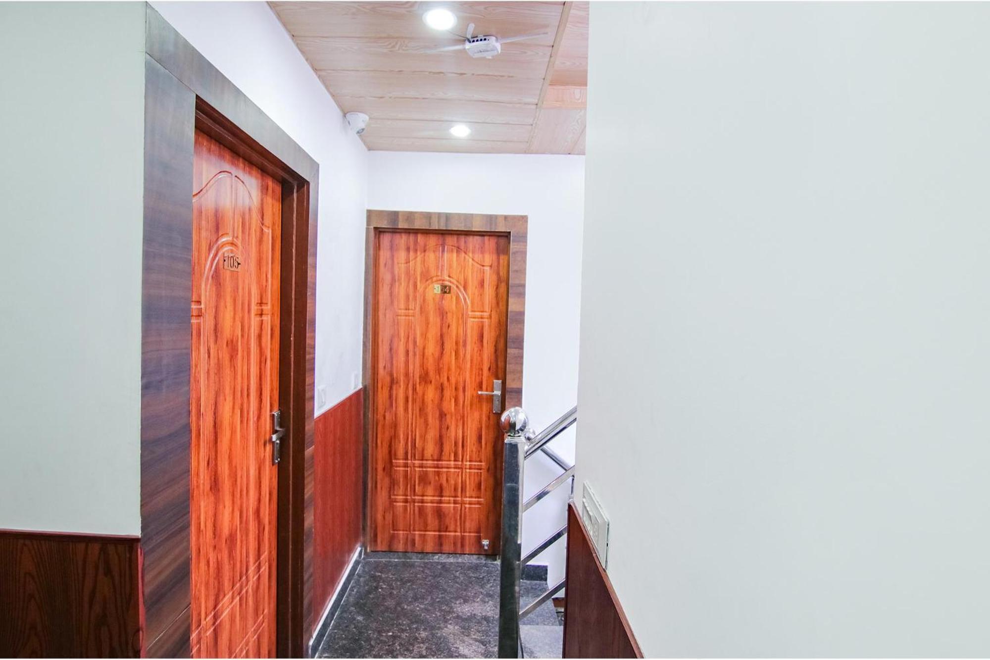 Fabexpress Kalsia Homestay - Nr Radha Krishna Mandir 穆索里 外观 照片