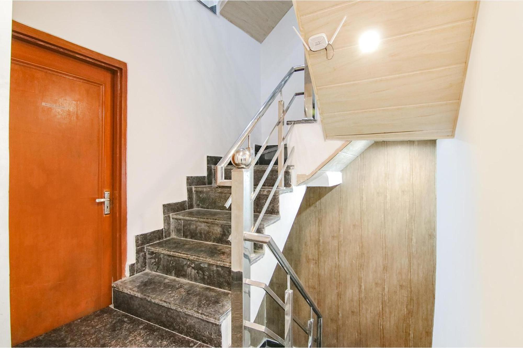 Fabexpress Kalsia Homestay - Nr Radha Krishna Mandir 穆索里 外观 照片